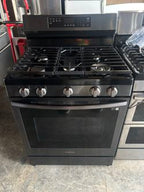 Samsung Gas Range with Convection (2021)
