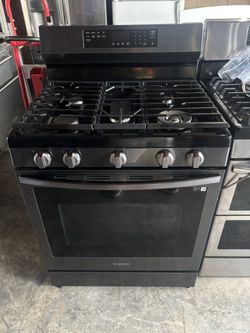 Samsung Gas Range with Convection (2021)