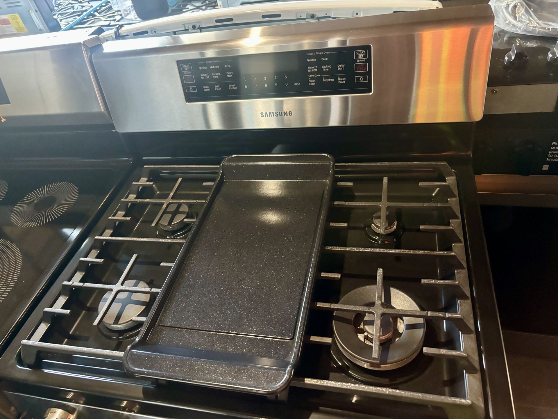 Samsung Stainless Steel Gas Range - 5 Burners