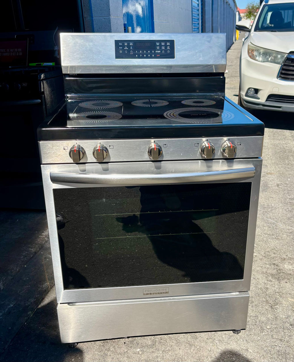 New Frigidaire 30" Electric Range