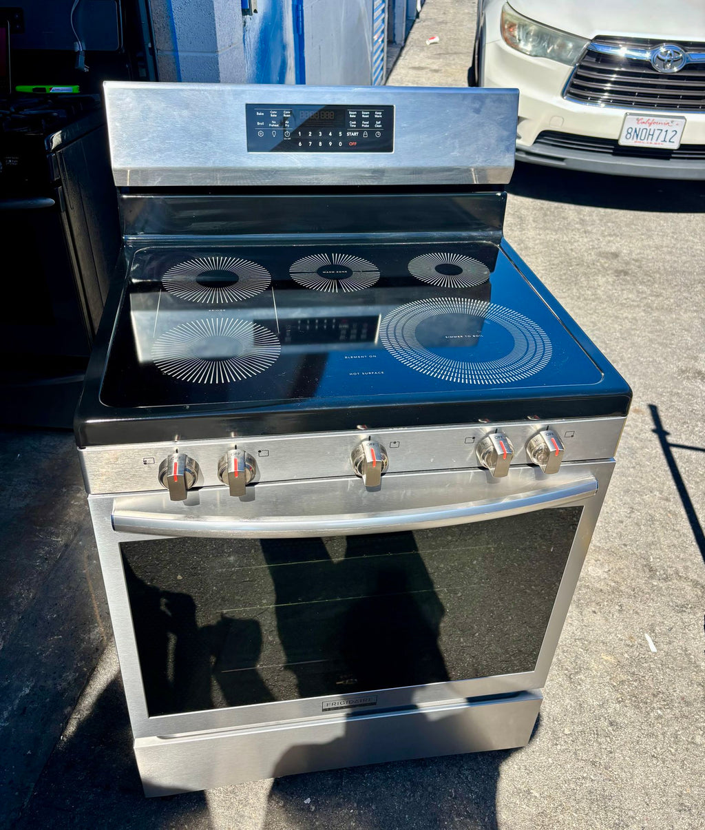 New Frigidaire 30" Electric Range