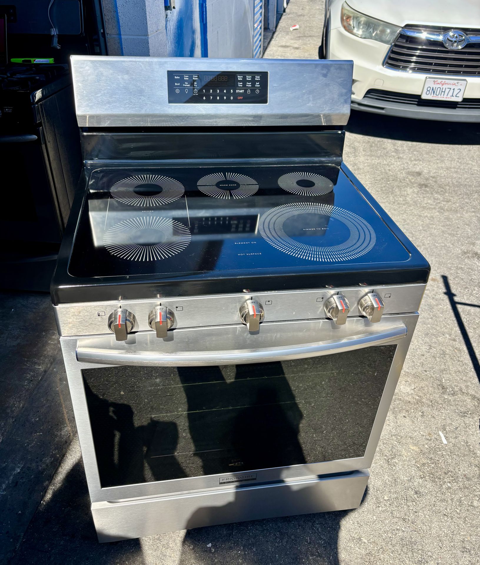 New Frigidaire 30" Electric Range