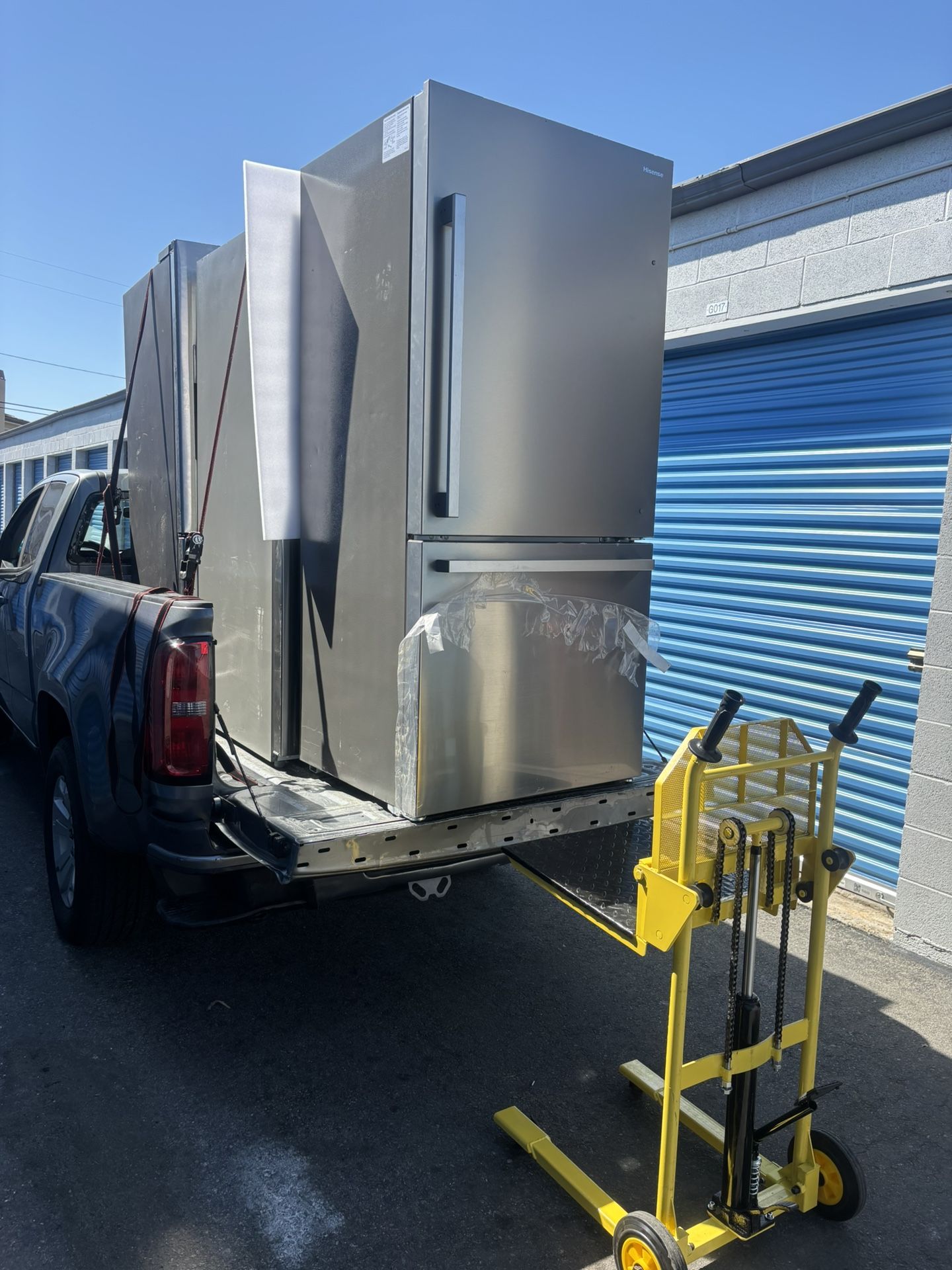 2023 Premium 33" Refrigerator